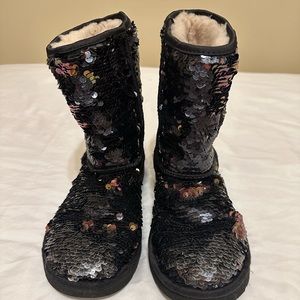 Women’s size 7 Ugg boots.  Black sequence. Very good condition